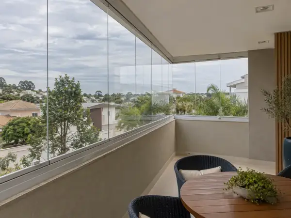Sacada de vidro para quarto — inspiração 3 com perfis naturais